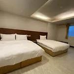 苓旅-站前 Lin Inn Tms