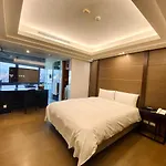 Burgary Hotel
