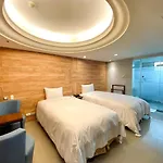 Burgary Hotel