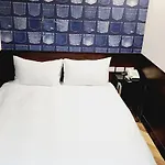 Gugis Inn
