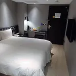 Check Inn Taipei Main Station