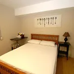 Mr. Lobster\'S Secret Den Design Hostel