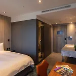 Roaders Plus Hotel - Taipei Station