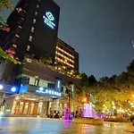S Aura Hotel