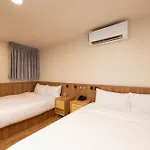 Cat Tail Pocket Inn Ximen