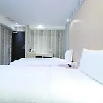 New Stay Inn - Taipei Main Station