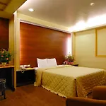Empire Hotel