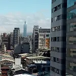 台北車站全新高樓層6人獨立三房，皆獨立衛浴，可清楚看101（捷運站步行5分鐘）