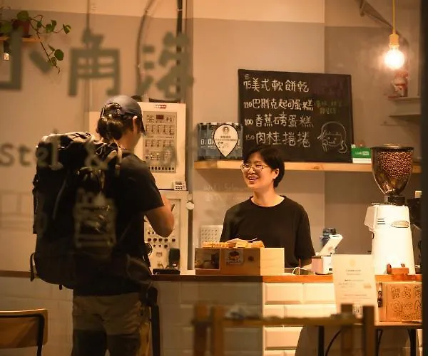 Corner Hostel & Cafe