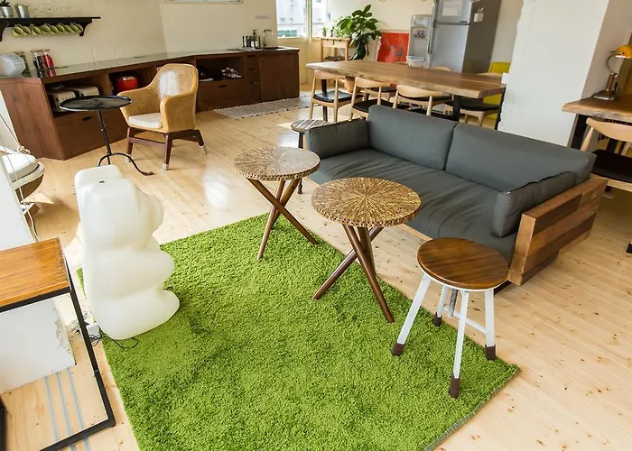 Mr. Lobster\'S Secret Den Design Hostel