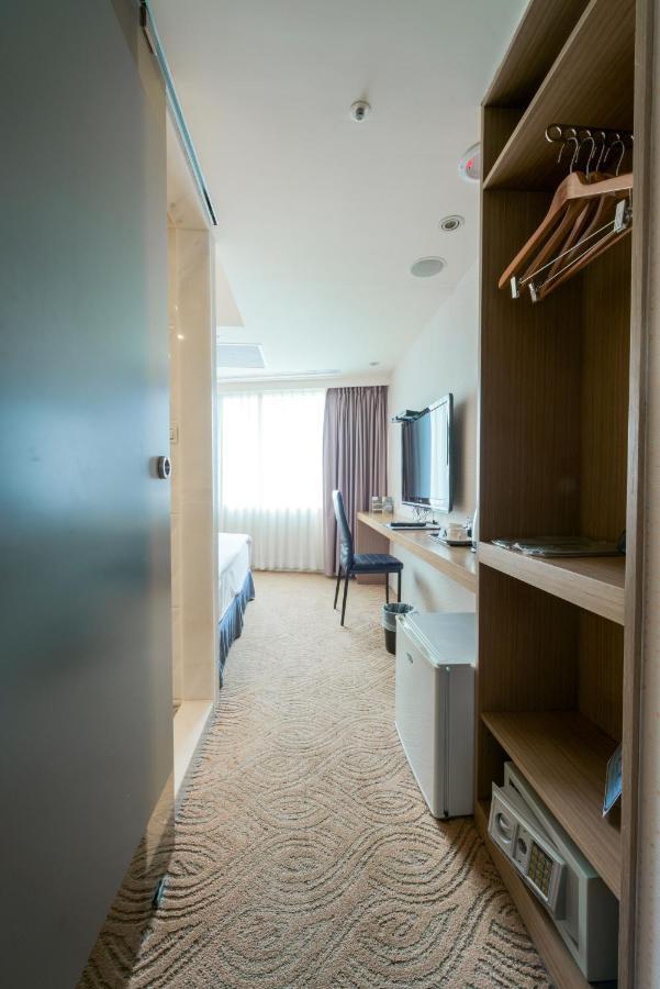 Rf - Zhongxiao Hotel 3*
