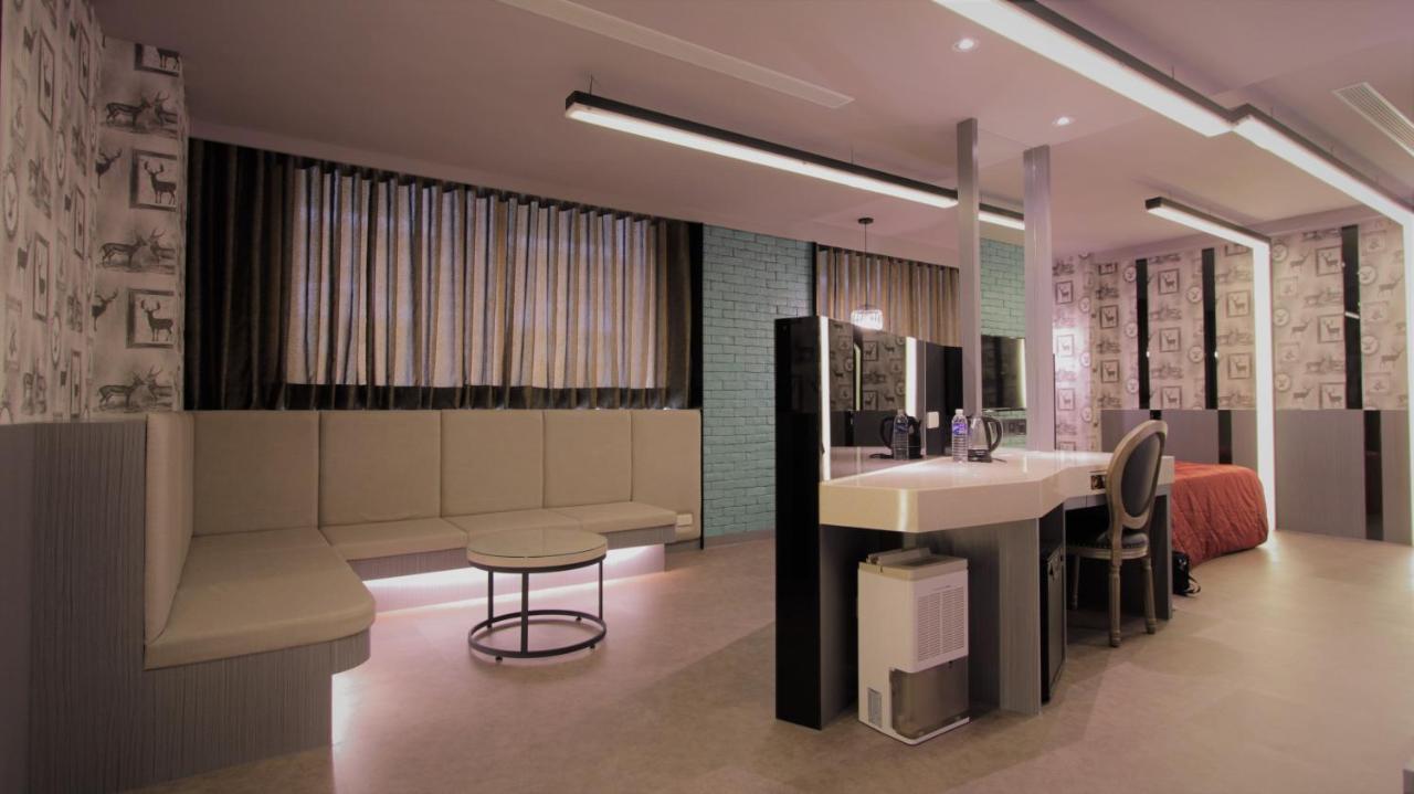 Motel Chamotel - Lujhou Taipei