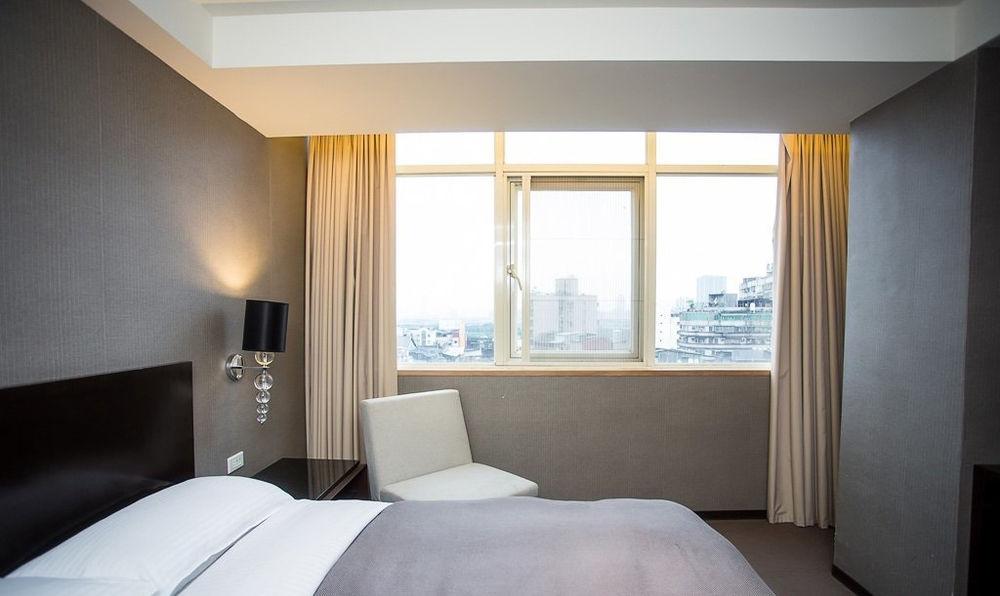 Hotel E-house