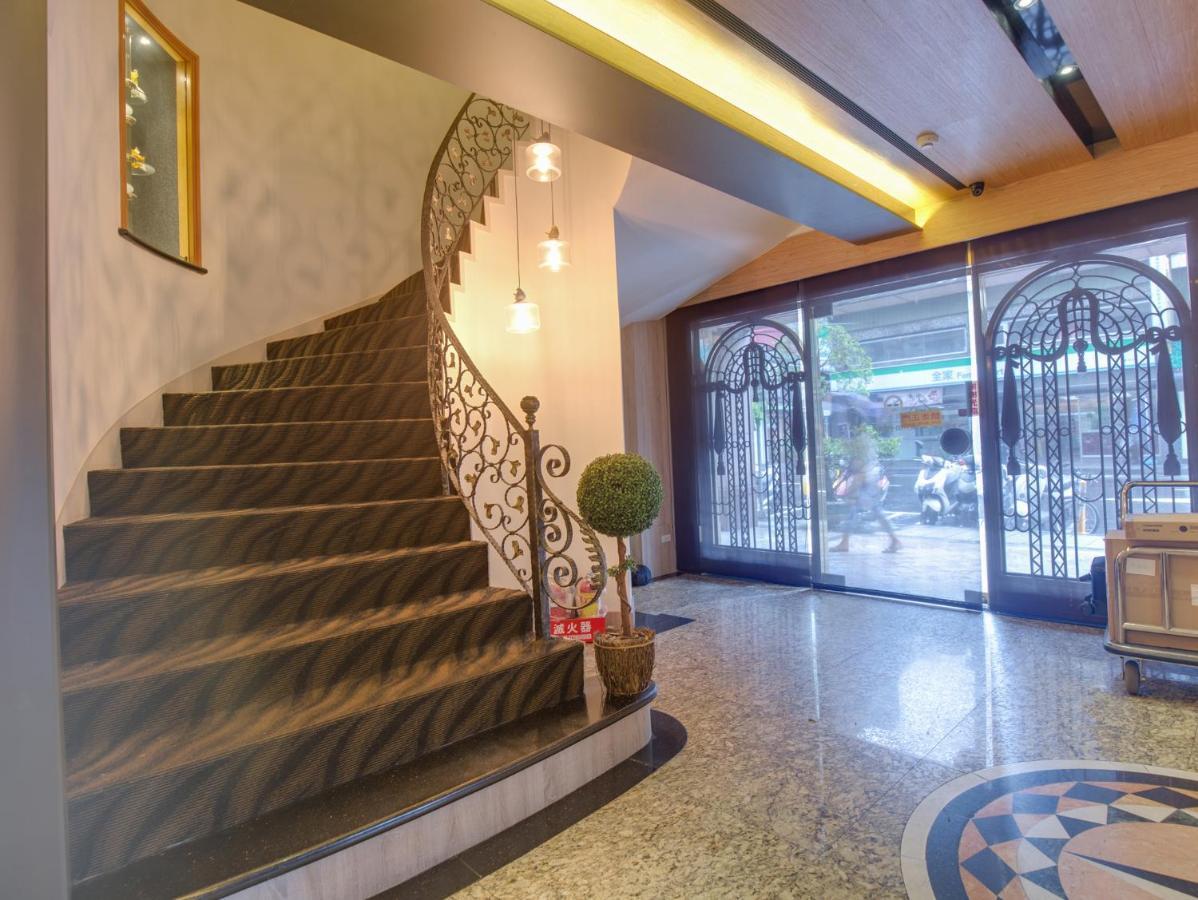 Penginapan East Dragon Taipei