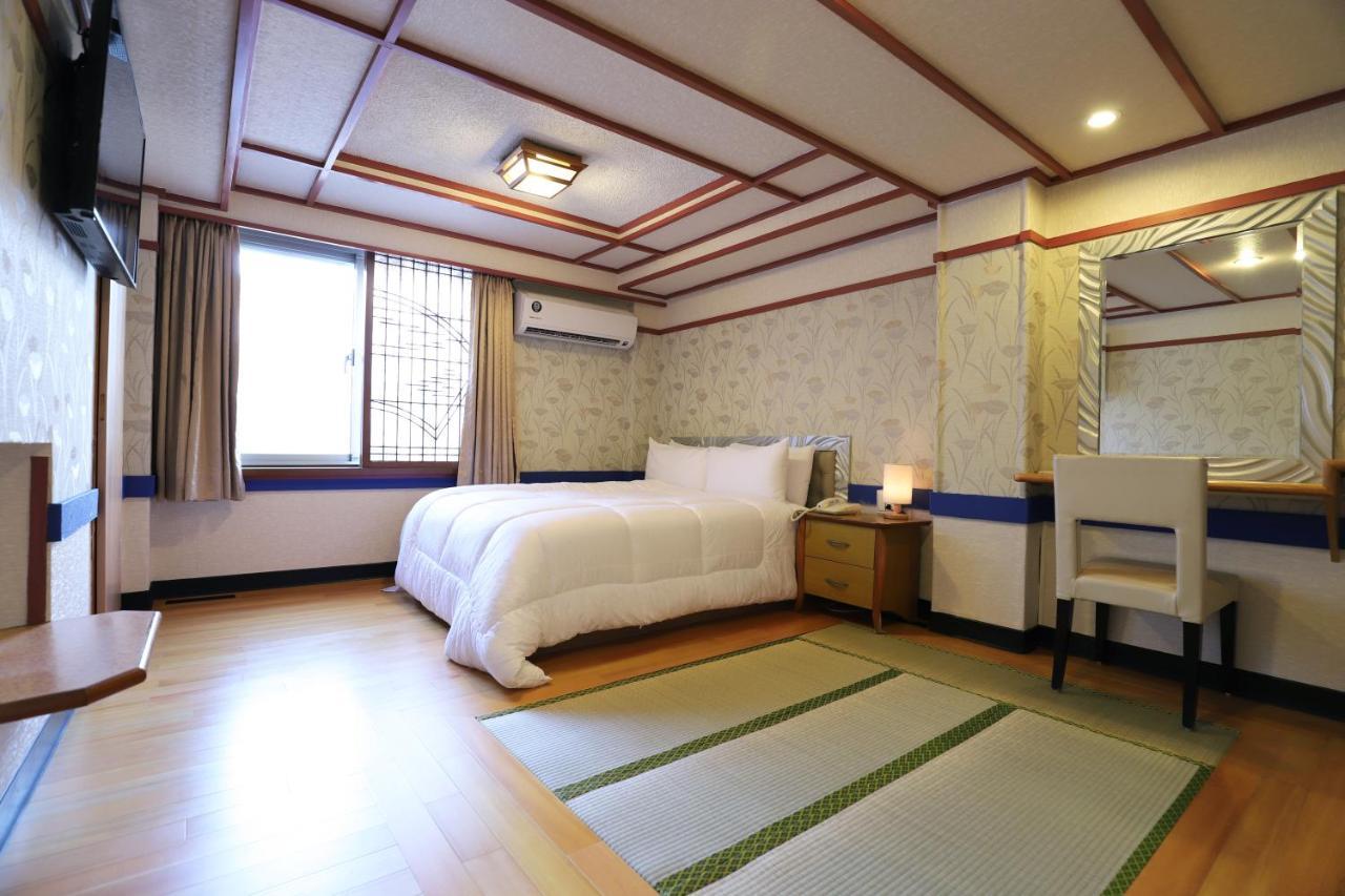 Phoenix Pavilion Hot Spring Inn