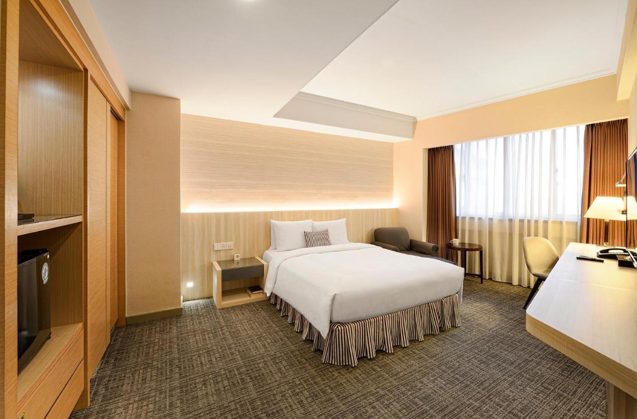 Caesar Park Hotel 4*
