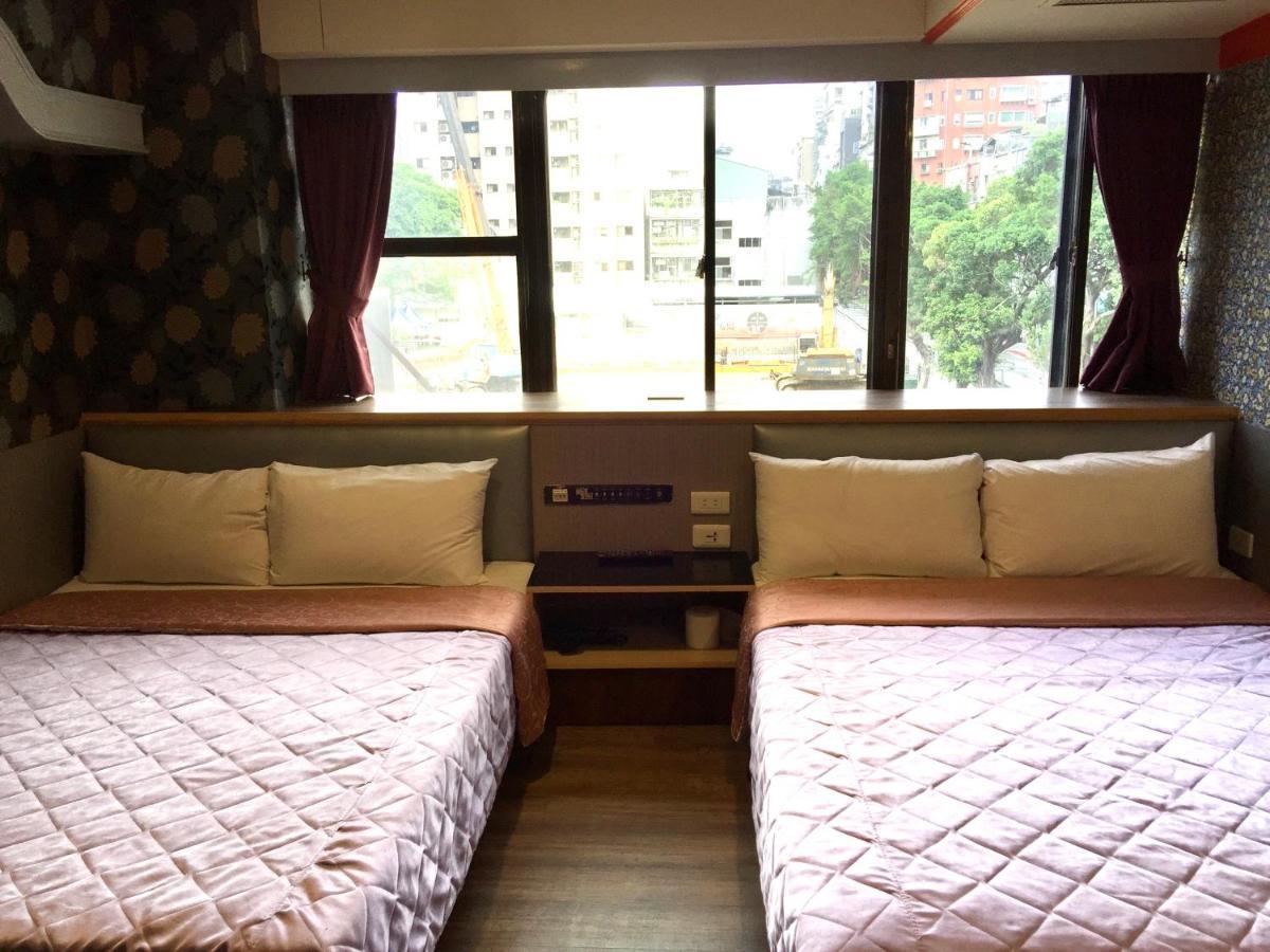 Hotel One One 2*