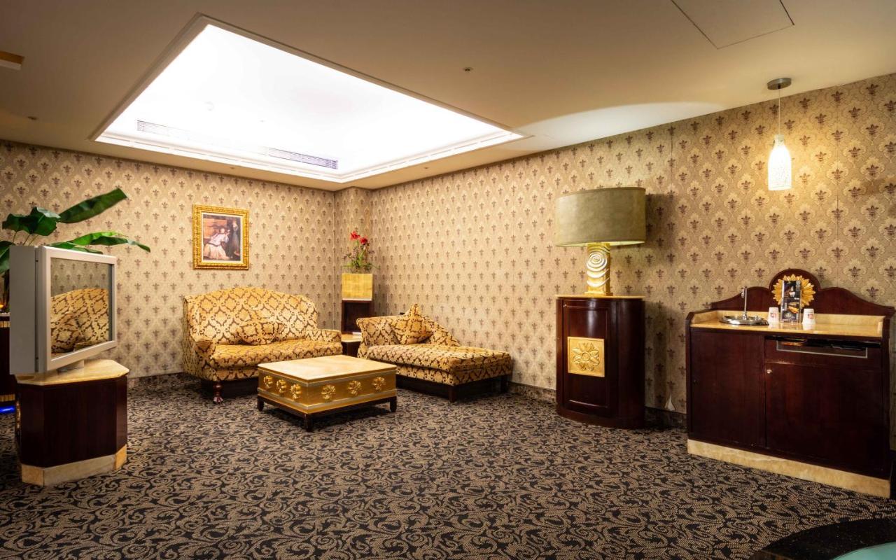 In-stone Motel *