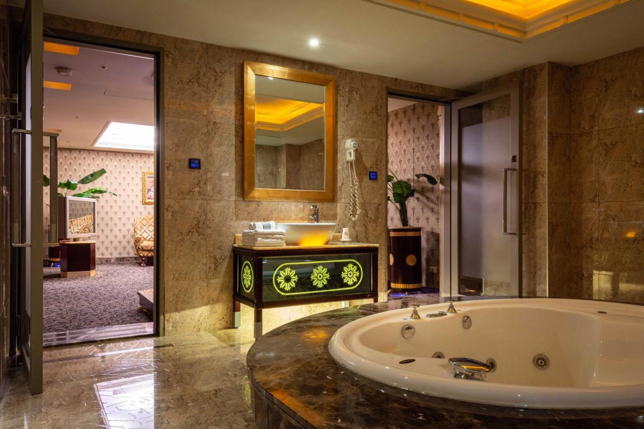 In-stone Motel *