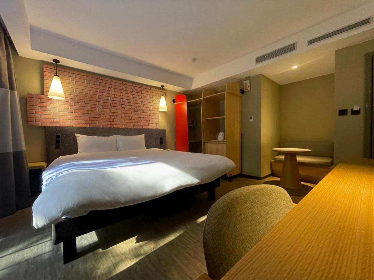 Check Jianbei Hotel 3*
