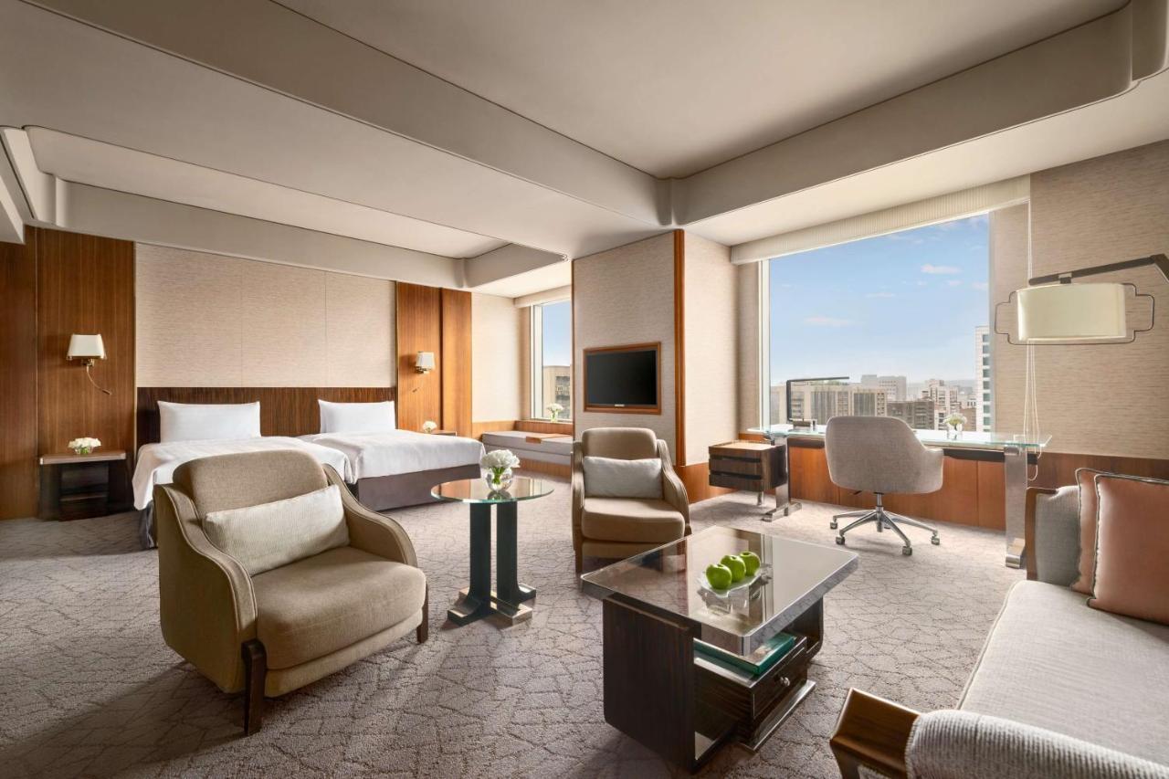 Shangri-la Far Eastern, Hotel