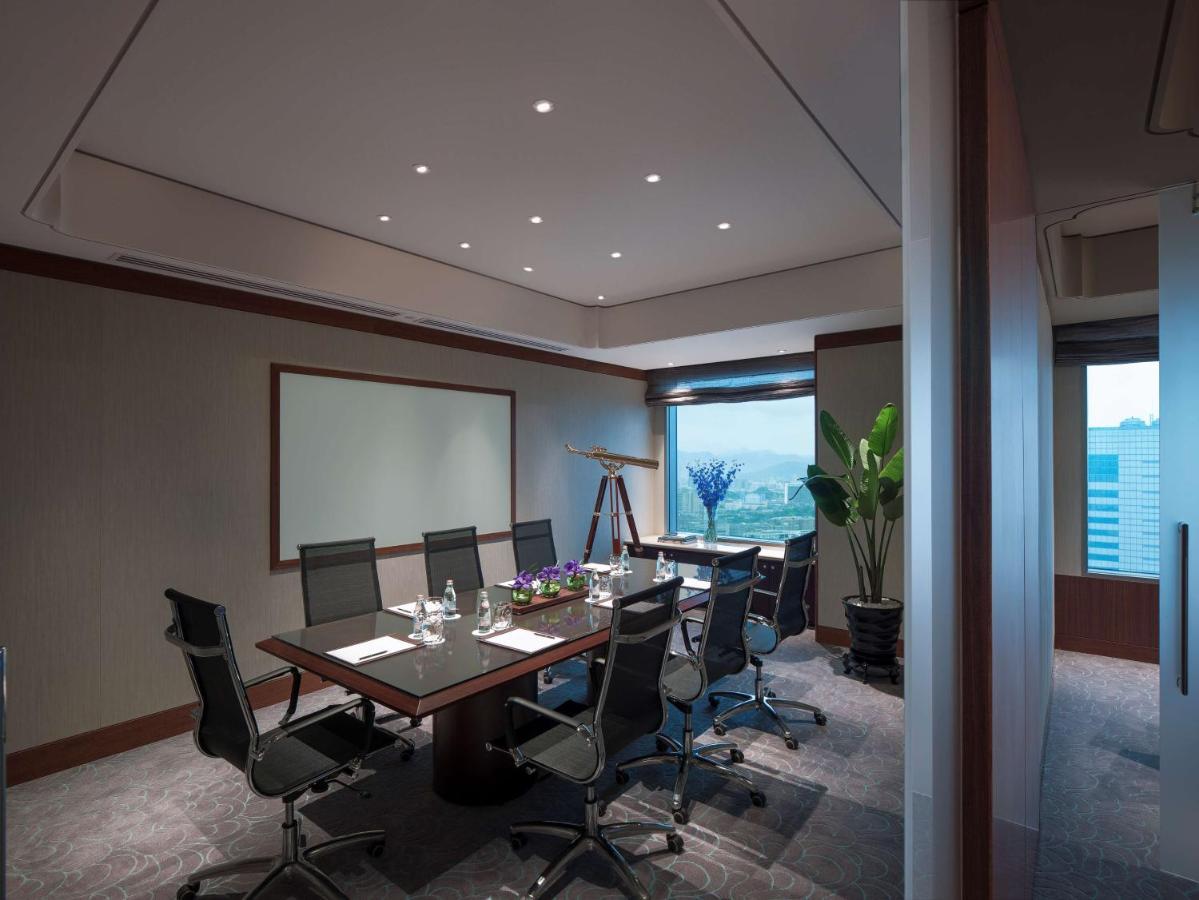 Shangri-la Far Eastern, Hotel