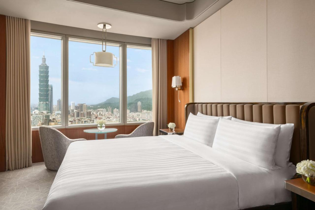 Shangri-la Far Eastern, Hotel 5*