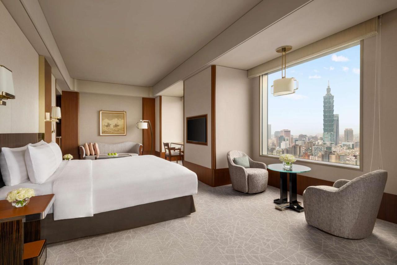 Shangri-la Far Eastern, Hotel 5*