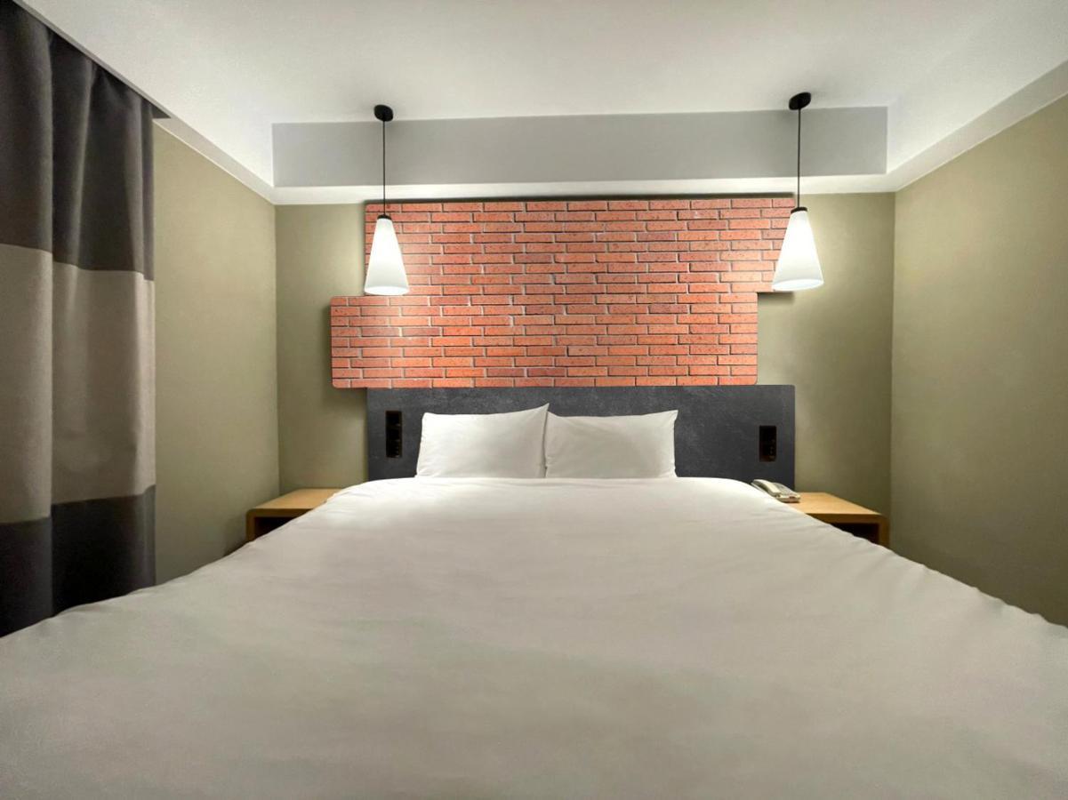 Check Jianbei Hotel