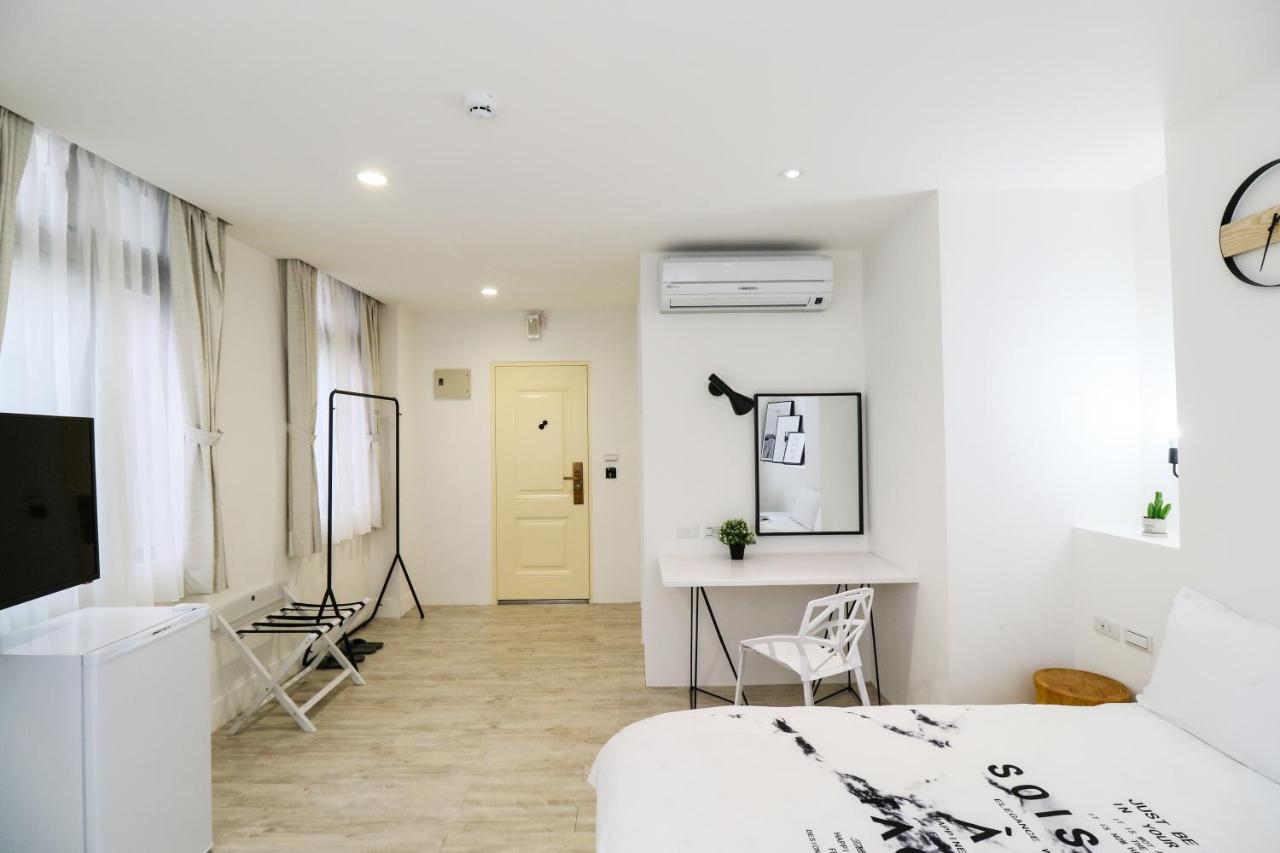 Book Apartment *