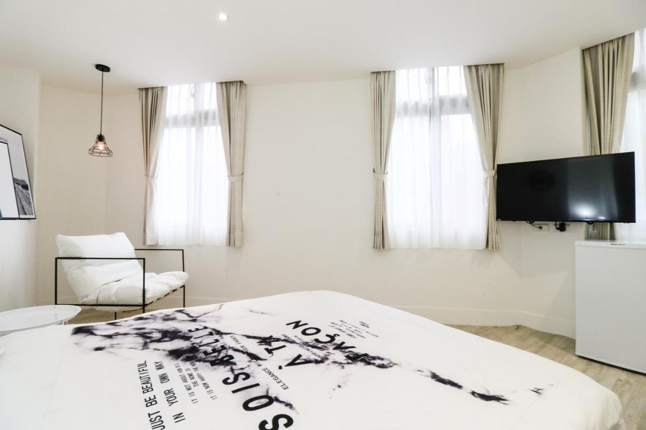 Book Apartment Taipei
