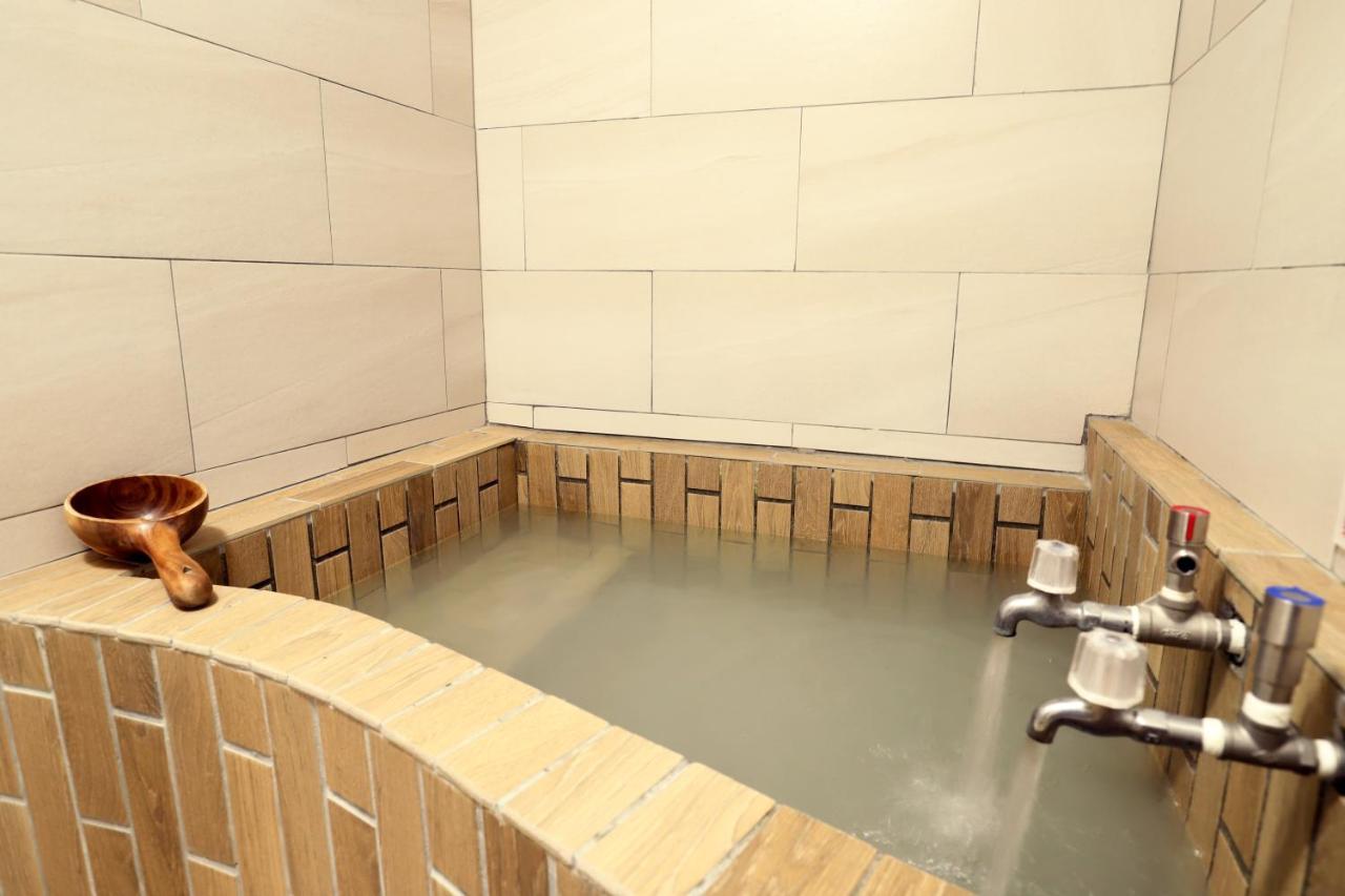 Phoenix Pavilion Hot Spring