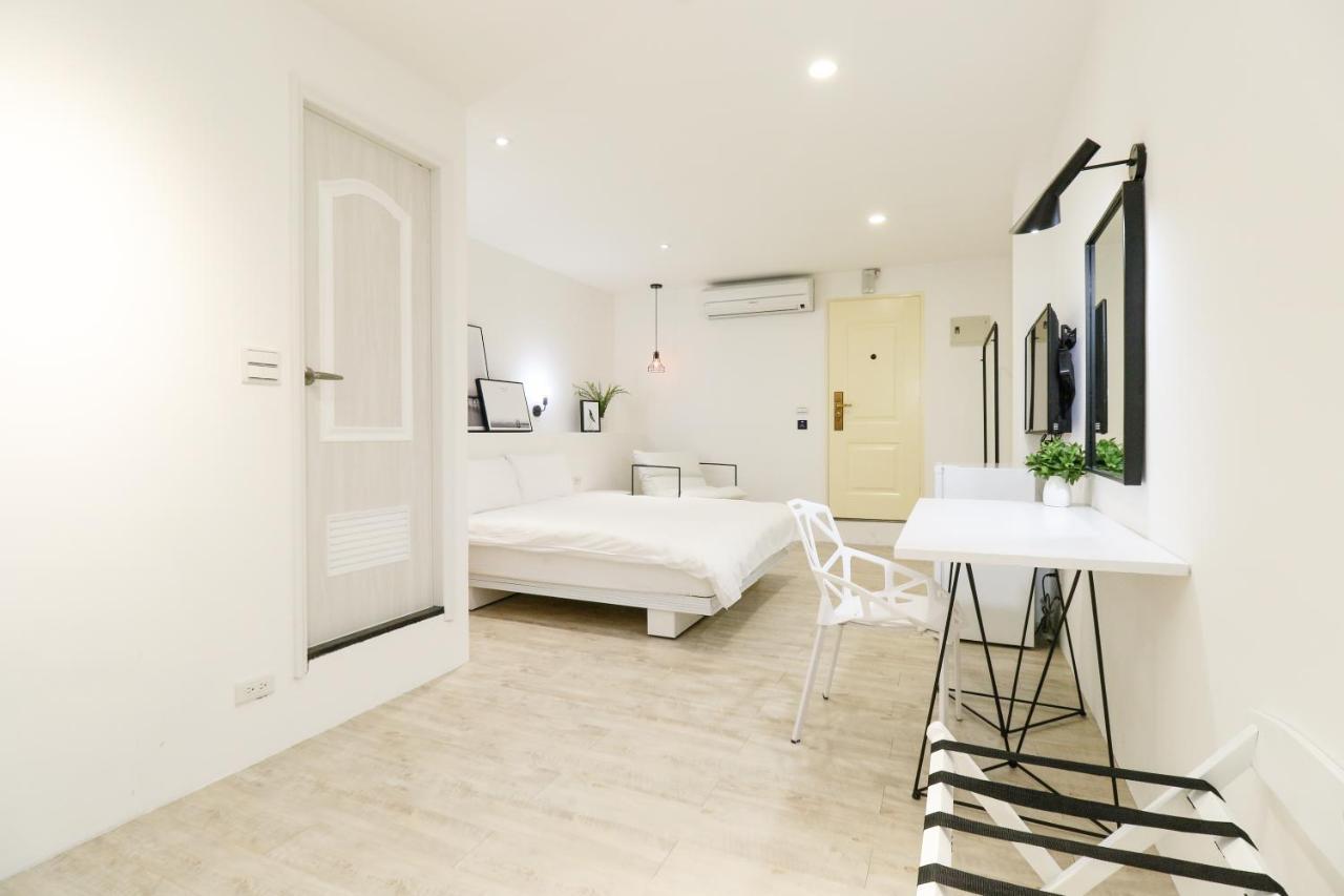 Book Apartment *