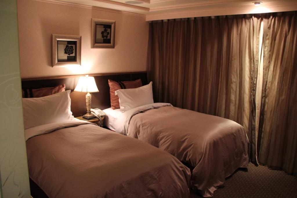 The Moon Hotel 3*