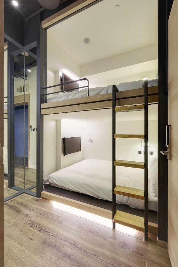 Taiwan Youth & Capsule Hostel *
