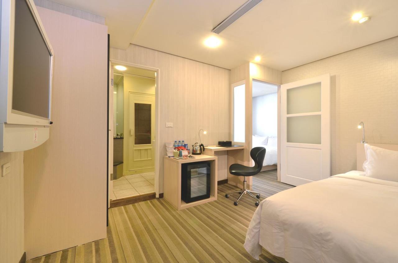 Yomi - Shuanglian Mrt Hotel 3*