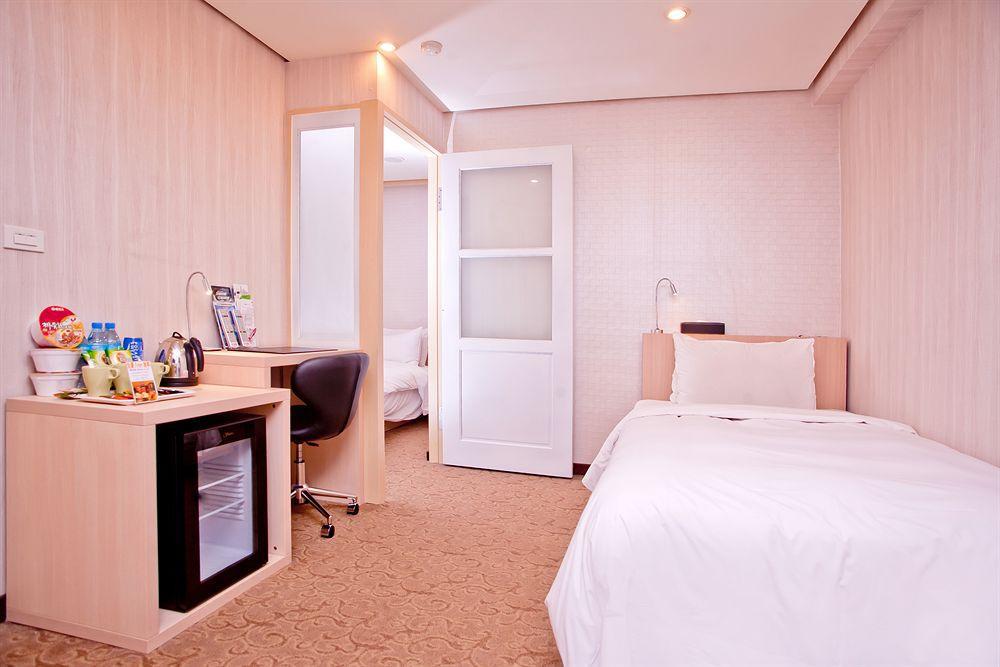 Hotel Yomi - Shuanglian Mrt