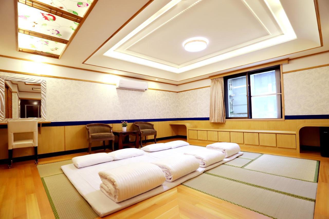 Phoenix Pavilion Hot Spring Inn