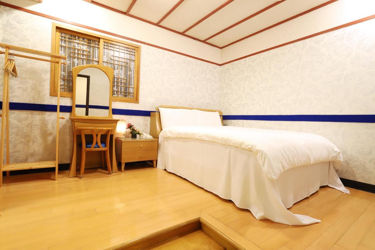 Phoenix Pavilion Hot Spring Inn Taipei