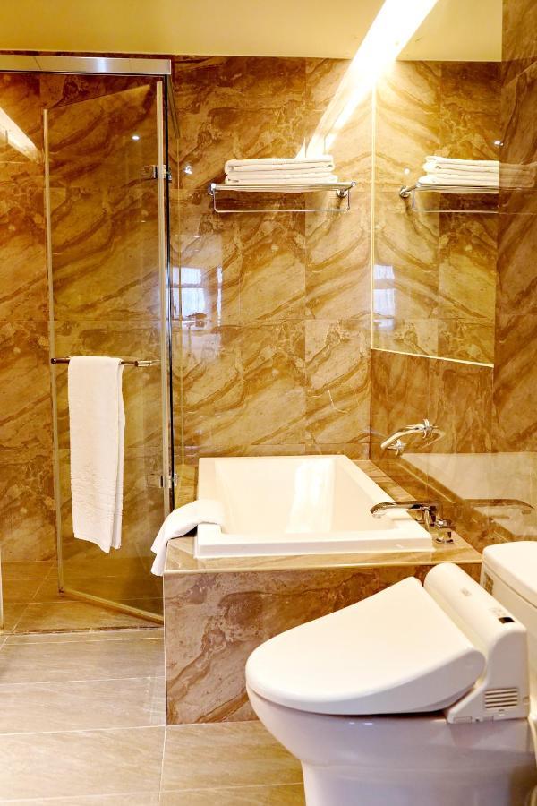 Hu House - 4*