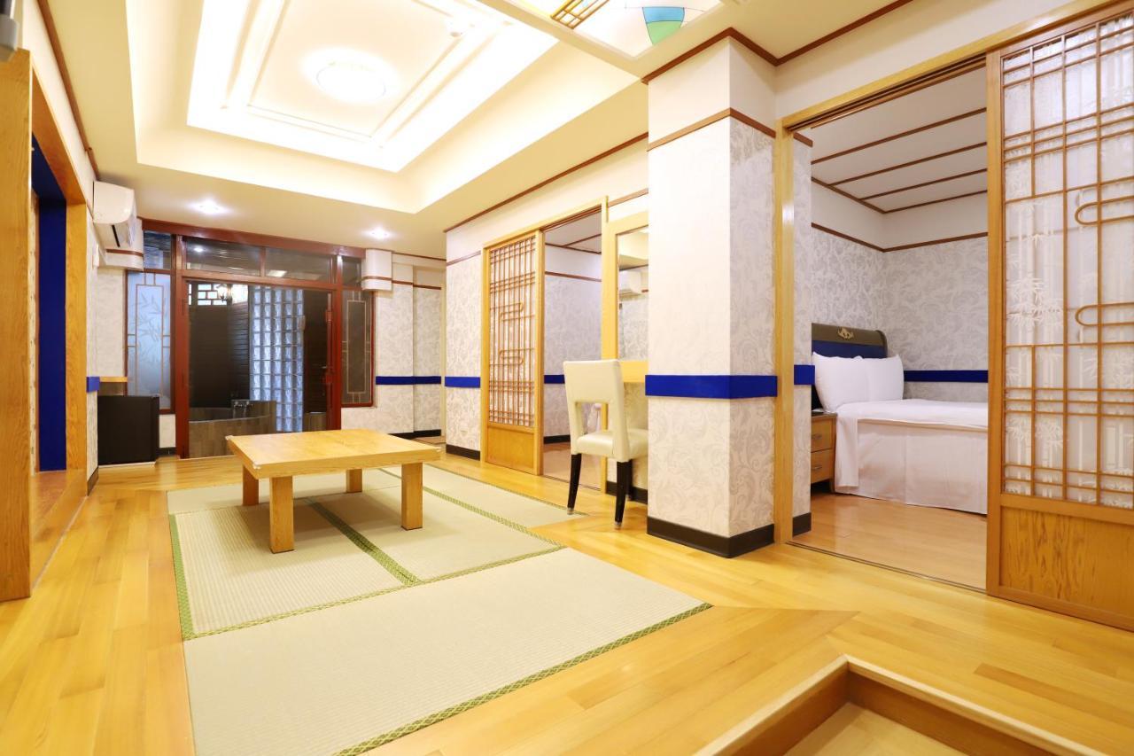 Phoenix Pavilion Hot Spring Inn 3*