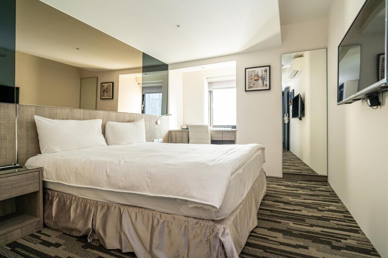 Hotel Here -