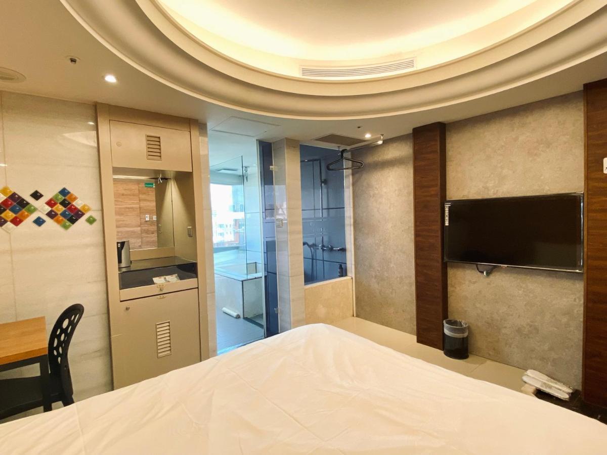 Burgary Hotel Taipei