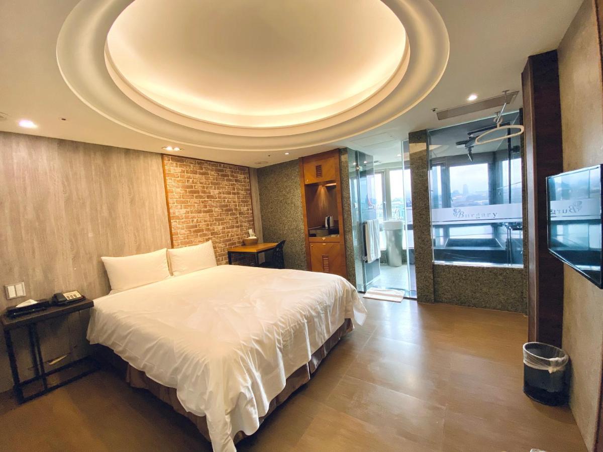 Hotel Burgary Taipei