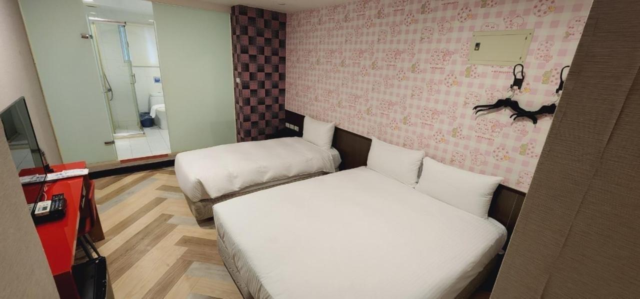 Hotel Ximen Garden *