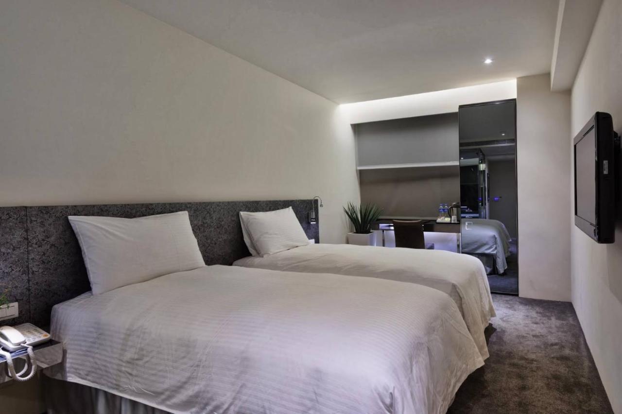 Here - Hotel *