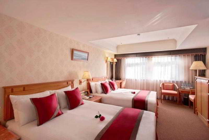 Cosmos Hotel 5*