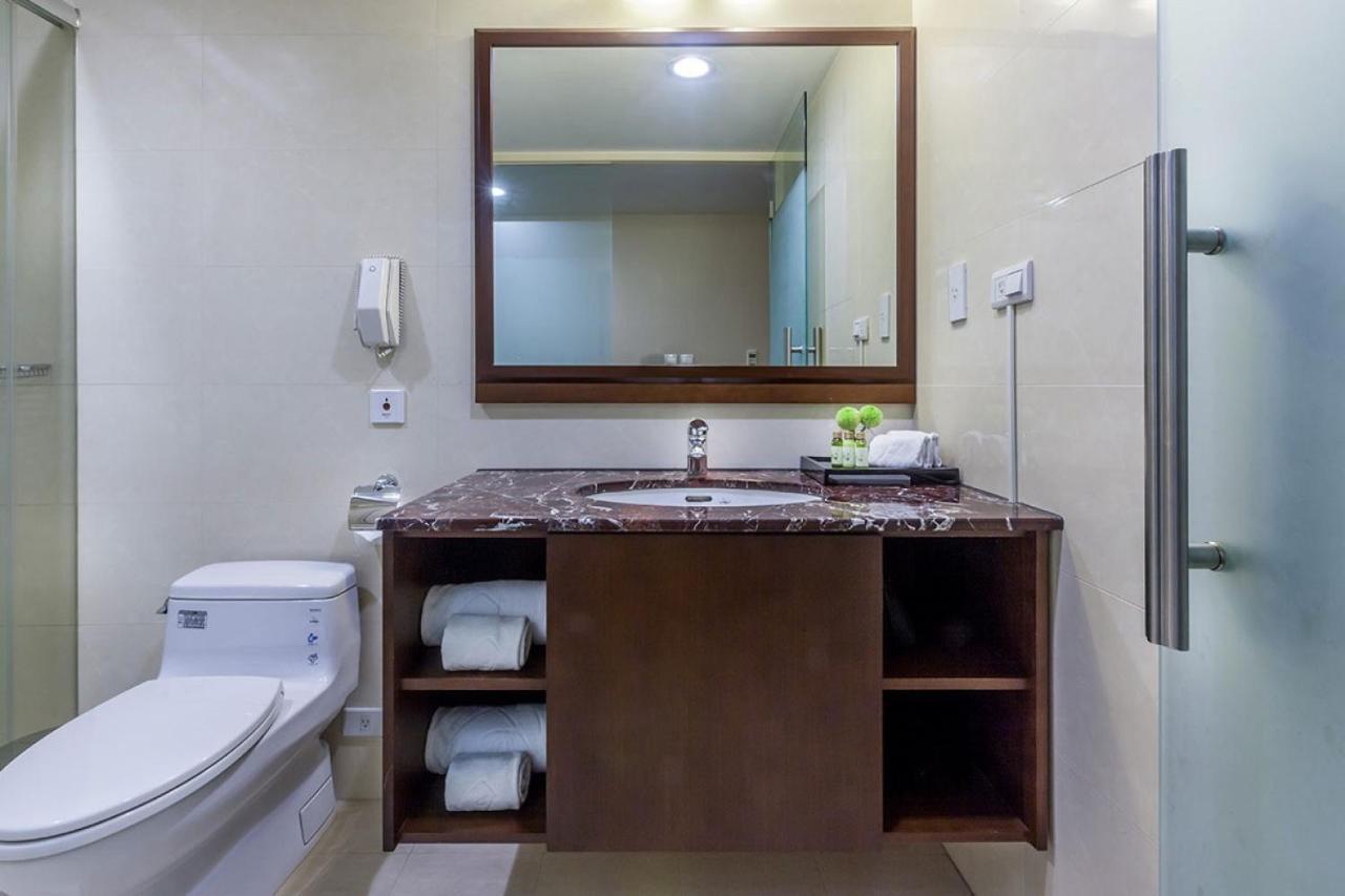 Check Neihu Hotel