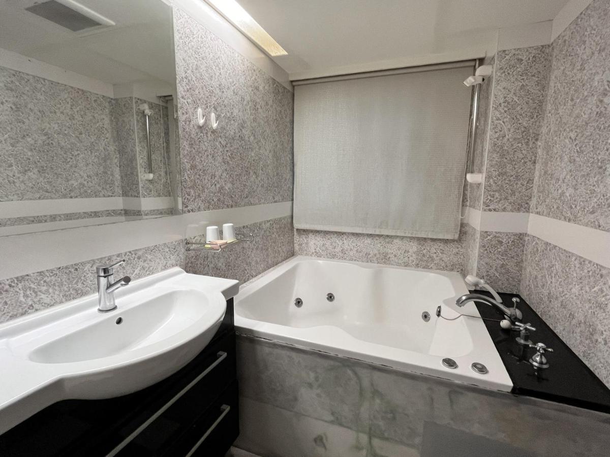 Hotel Guide Xinyi 3*