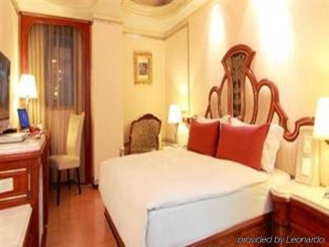 Hotel Happiness 3*